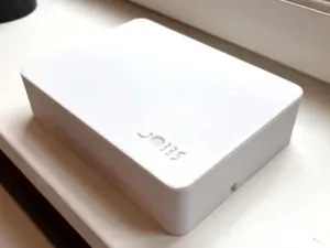 JOBBS styrbox Lockswitch i vitt, med JOBBS-loggan på locket